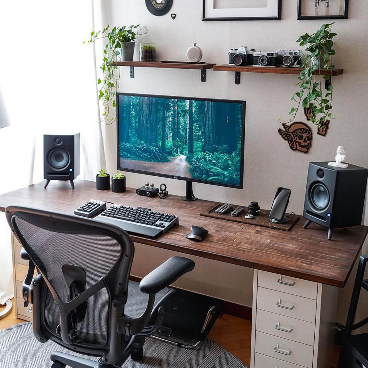 Gridfiti_Blog_MinimalistGamingSetups_Inspo_Wood